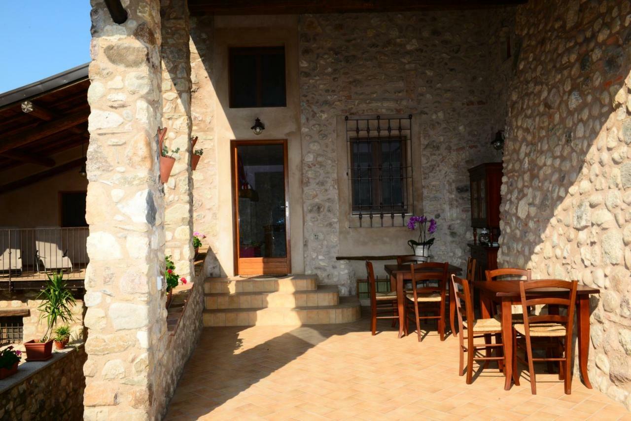 Corte Davini Agriturismo Monzambano Exterior foto