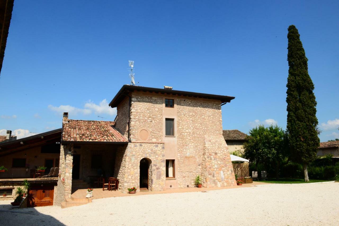 Corte Davini Agriturismo Monzambano Exterior foto