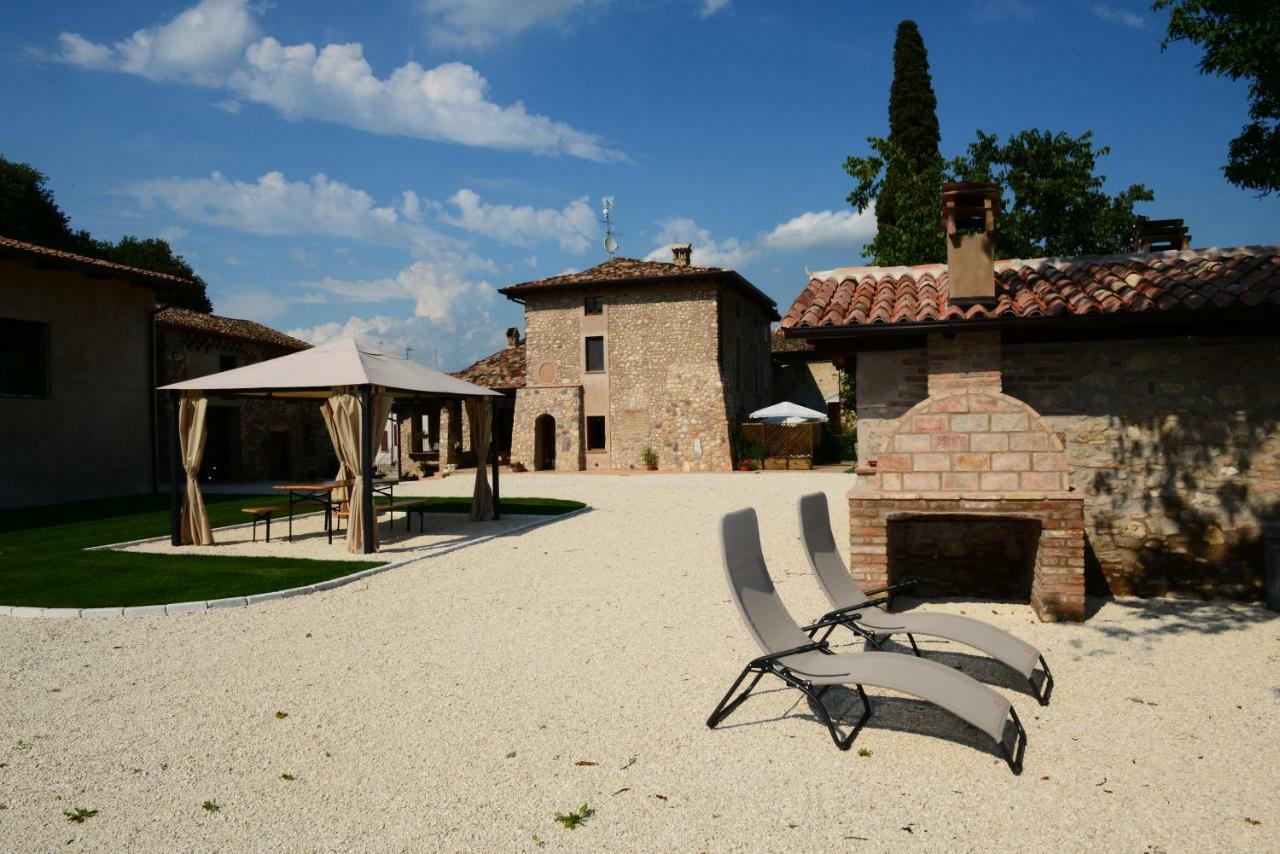Corte Davini Agriturismo Monzambano Exterior foto